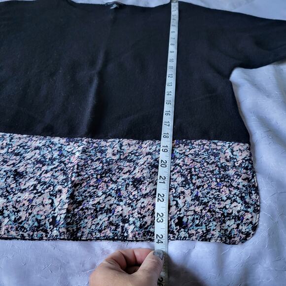 Club Monaco Tia Black Merino Wool Watercolor Silk Shirt Tail Hem Sweater sz S - Picture 7 of 8